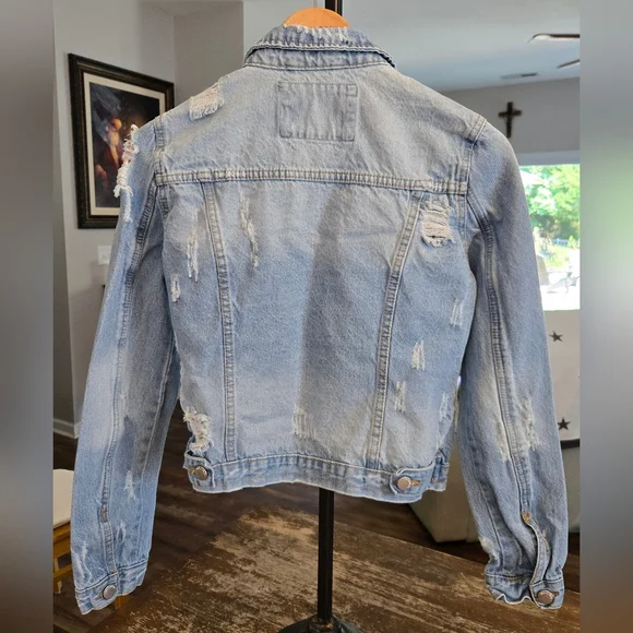 ASHLEY-VINTAGE CHARMM Light Blue Distressed Denim Jacket - Picture 2 of 9